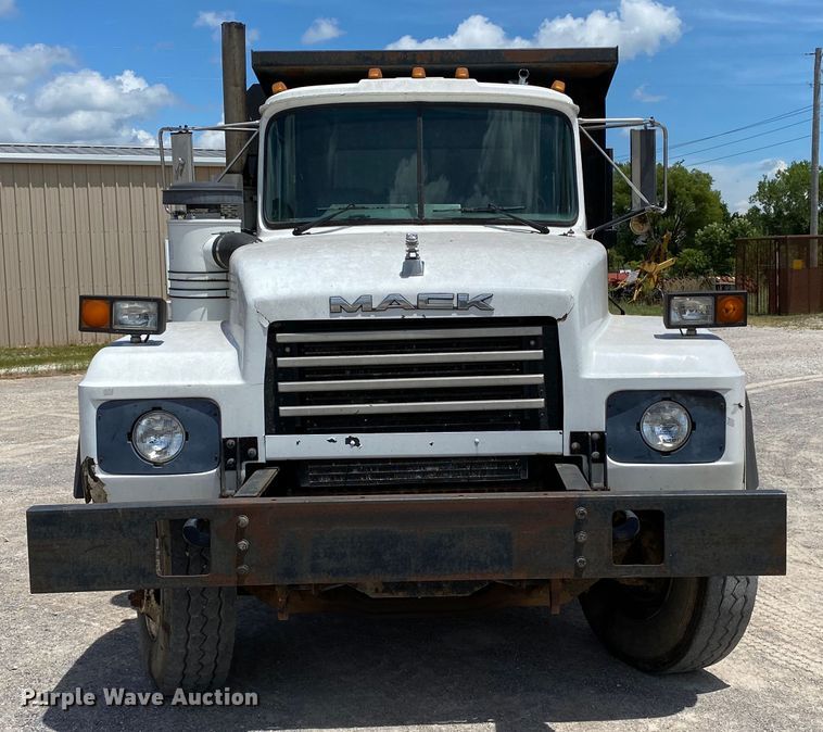 image for item HG9134 1998 Mack RD694P  dump truck