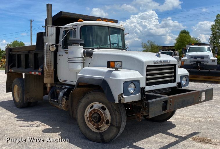 image for item HG9134 1998 Mack RD694P  dump truck