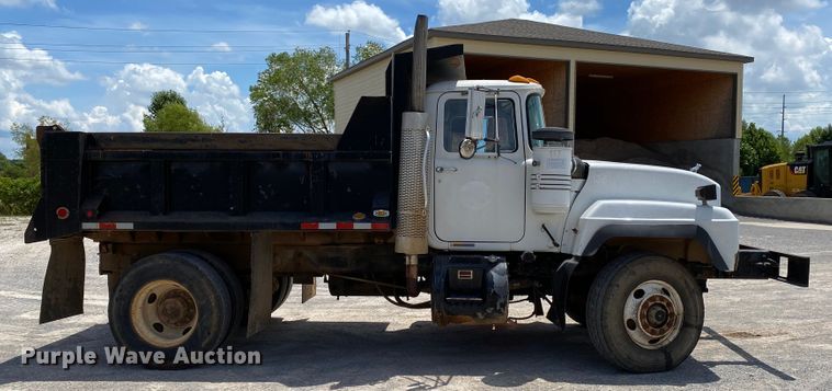 image for item HG9134 1998 Mack RD694P  dump truck