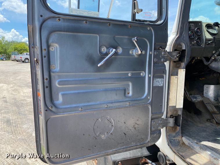 image for item HG9134 1998 Mack RD694P  dump truck