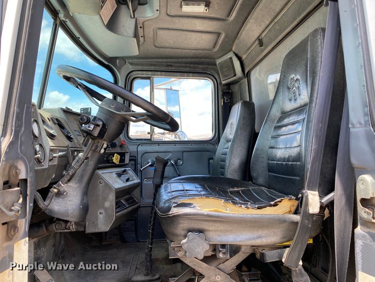 image for item HG9134 1998 Mack RD694P  dump truck