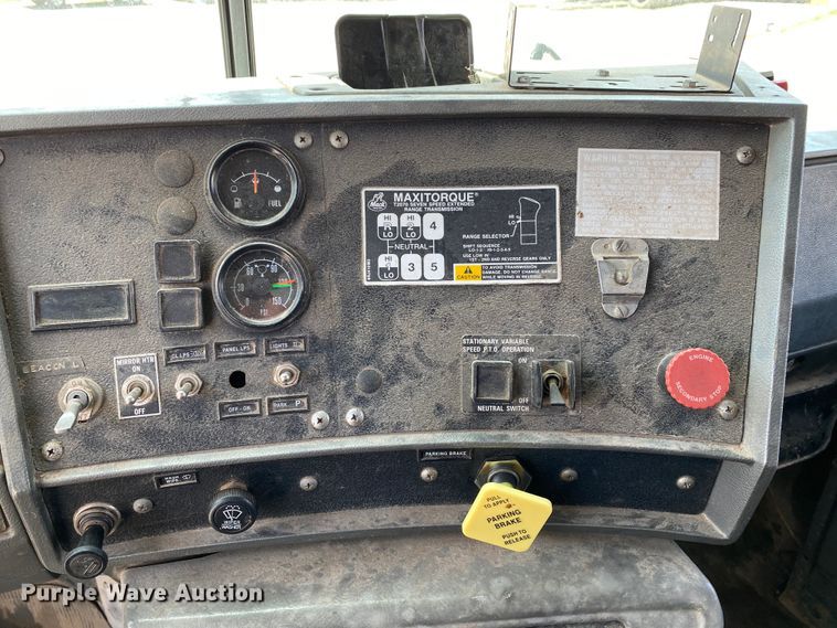 image for item HG9134 1998 Mack RD694P  dump truck