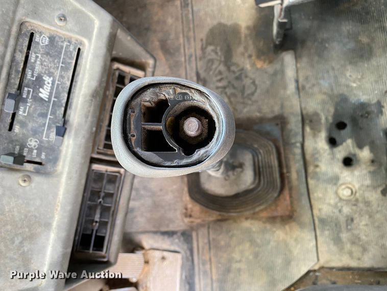 image for item HG9134 1998 Mack RD694P  dump truck