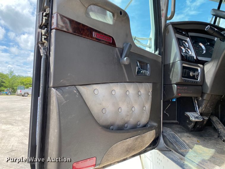 image for item HG9136 2014 Kenworth T805  dump truck