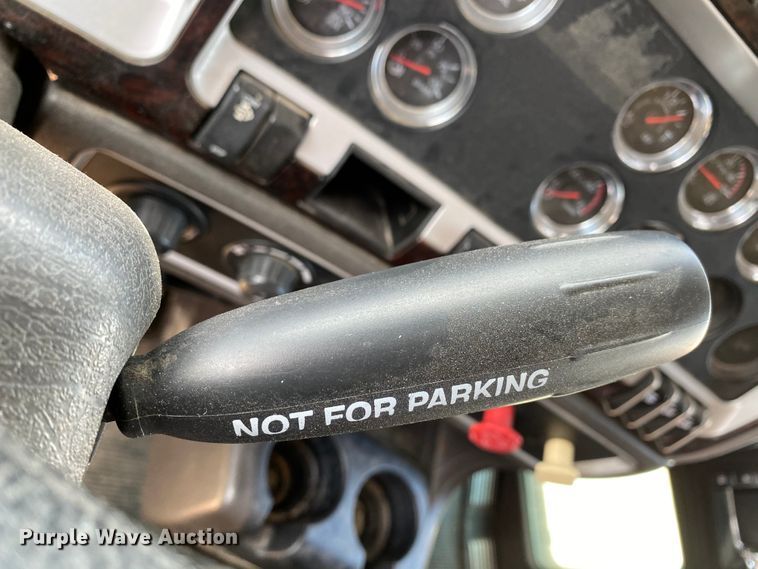 image for item HG9136 2014 Kenworth T805  dump truck