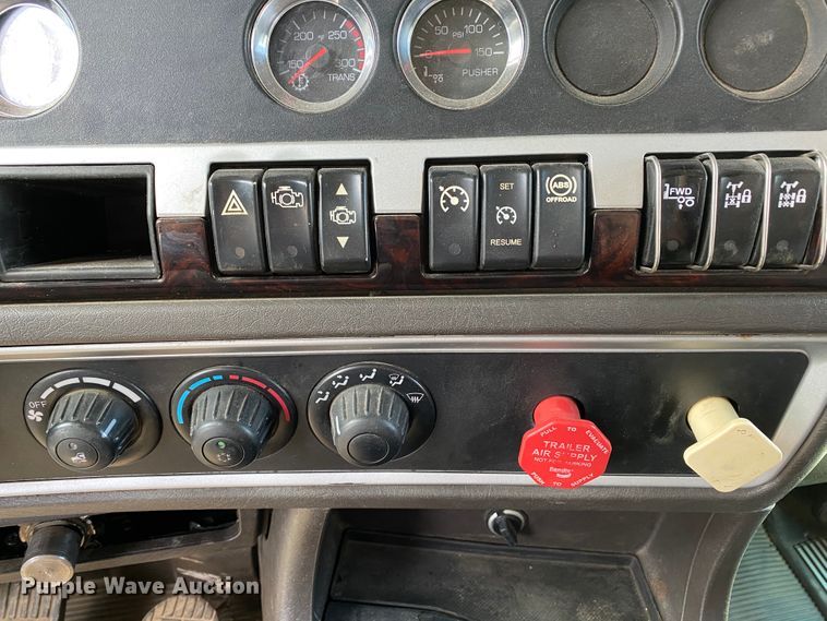 image for item HG9136 2014 Kenworth T805  dump truck