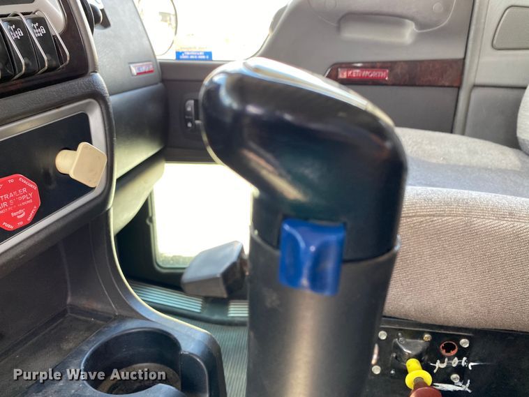 image for item HG9136 2014 Kenworth T805  dump truck