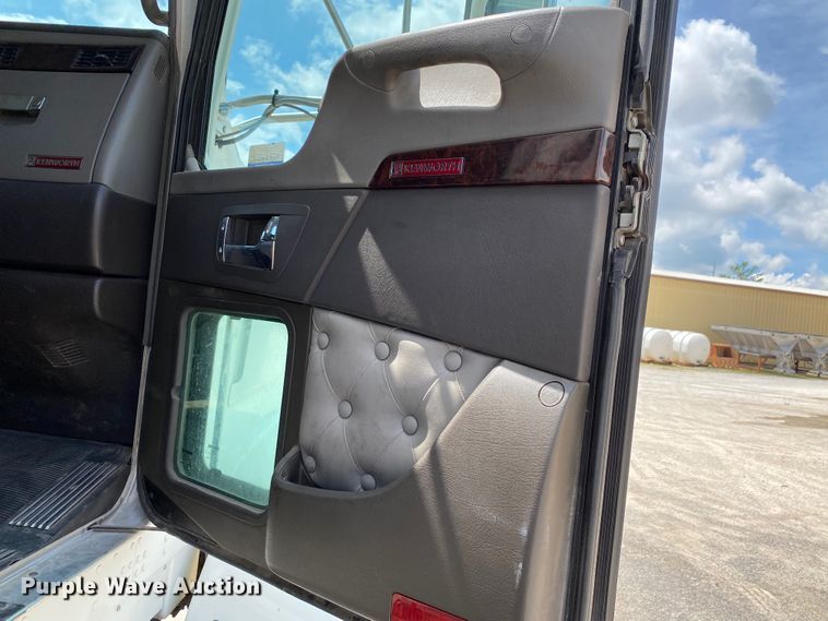 image for item HG9136 2014 Kenworth T805  dump truck