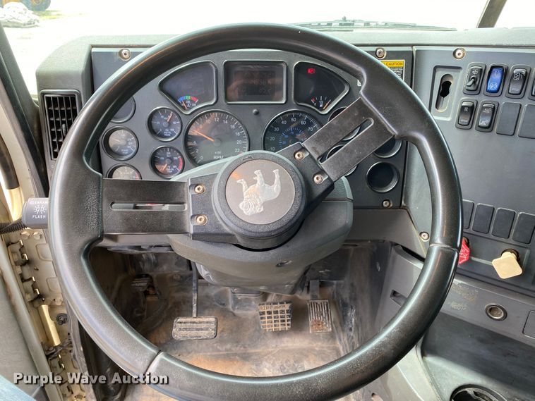 image for item HG9137 2009 Mack Granite GU713  dump truck