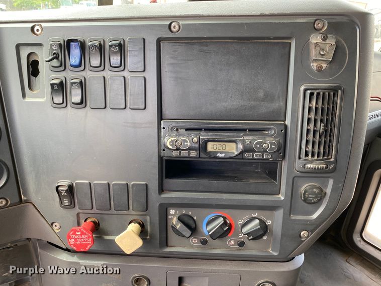 image for item HG9137 2009 Mack Granite GU713  dump truck