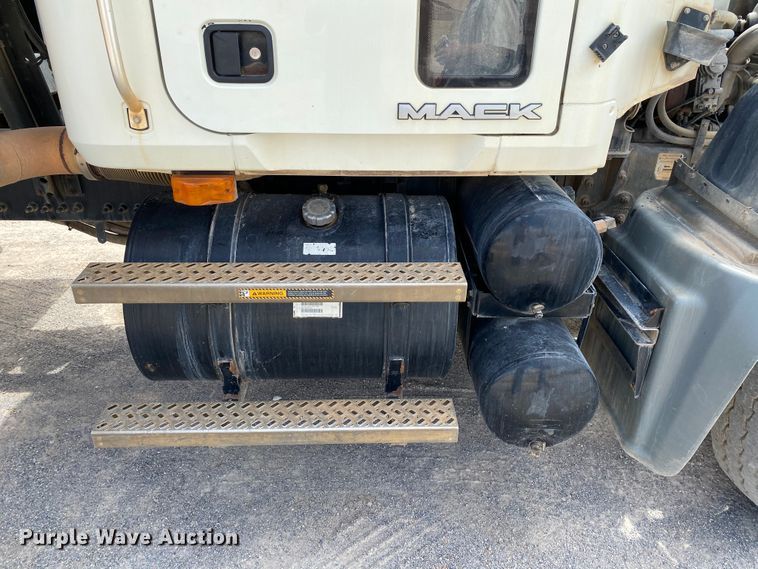 image for item HG9137 2009 Mack Granite GU713  dump truck