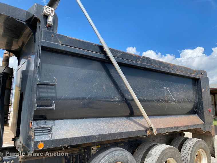 image for item HG9137 2009 Mack Granite GU713  dump truck