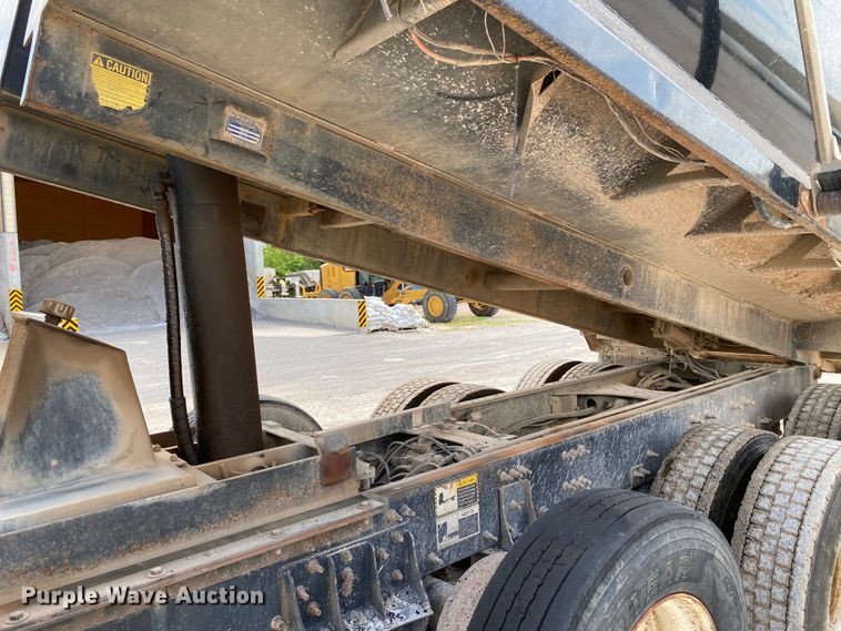 image for item HG9137 2009 Mack Granite GU713  dump truck