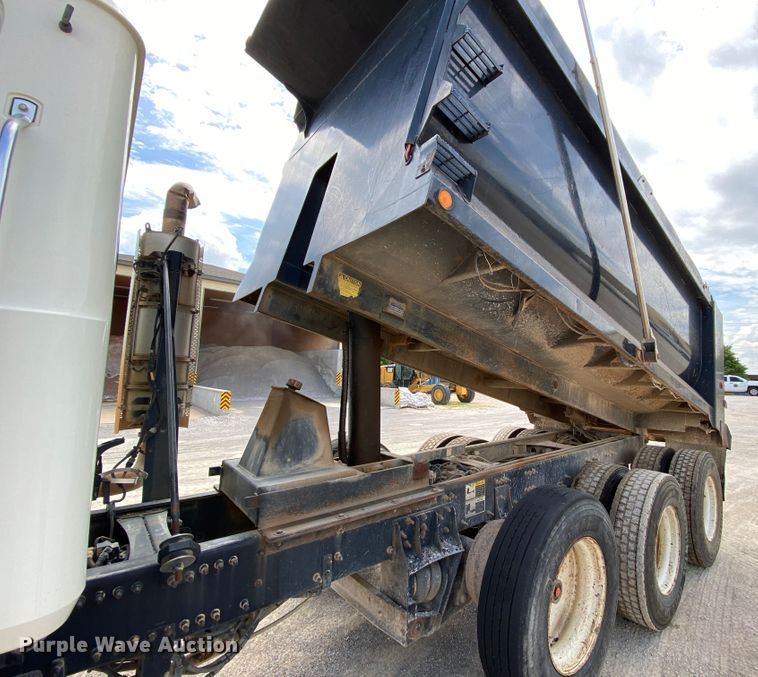 image for item HG9137 2009 Mack Granite GU713  dump truck