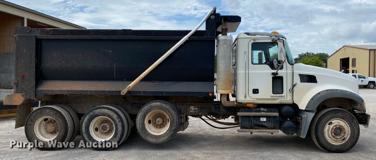 image for item HG9138 2009 Mack GU713  dump truck