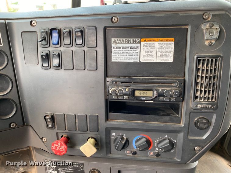 image for item HG9138 2009 Mack GU713  dump truck