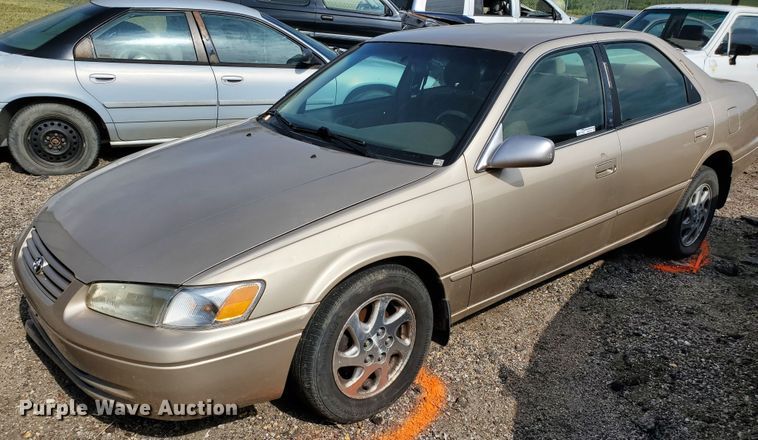 image for item HK9178 1999 Toyota Camry LE