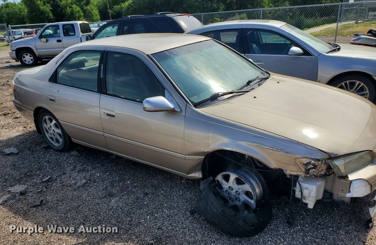 image for item HK9178 1999 Toyota Camry LE