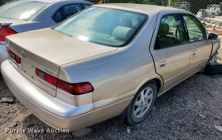 image for item HK9178 1999 Toyota Camry LE