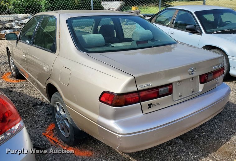 image for item HK9178 1999 Toyota Camry LE