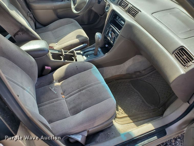 image for item HK9178 1999 Toyota Camry LE