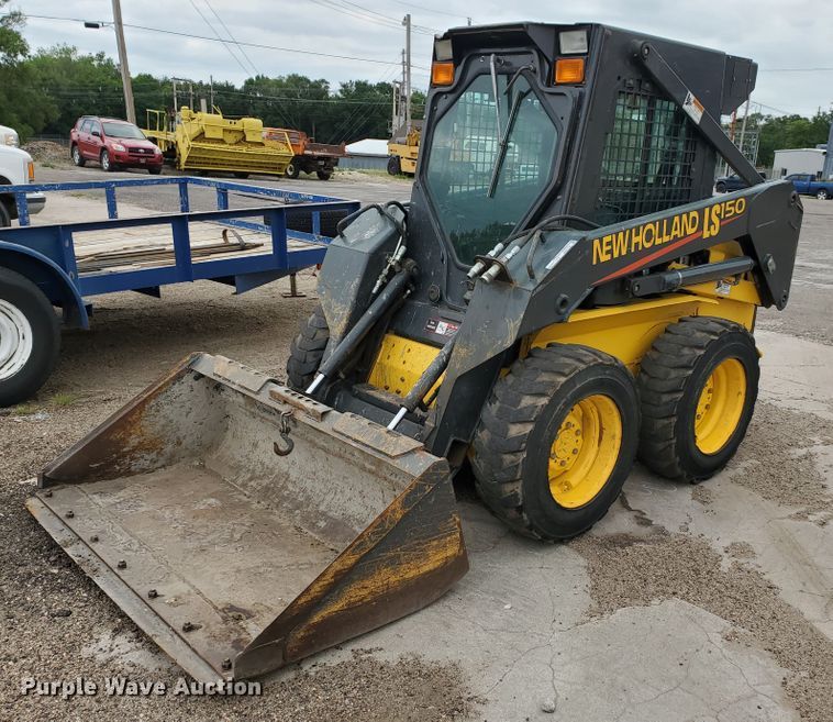 image for item HK9179 2003 New Holland LS150  skid steer loader