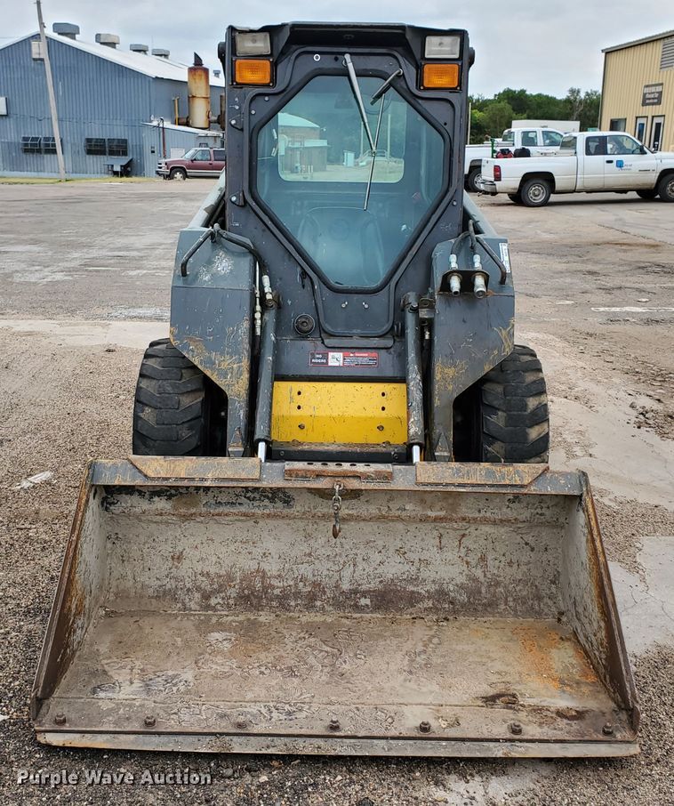 image for item HK9179 2003 New Holland LS150  skid steer loader