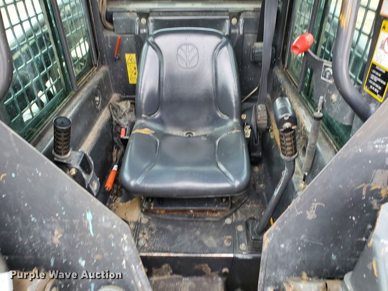 image for item HK9179 2003 New Holland LS150  skid steer loader