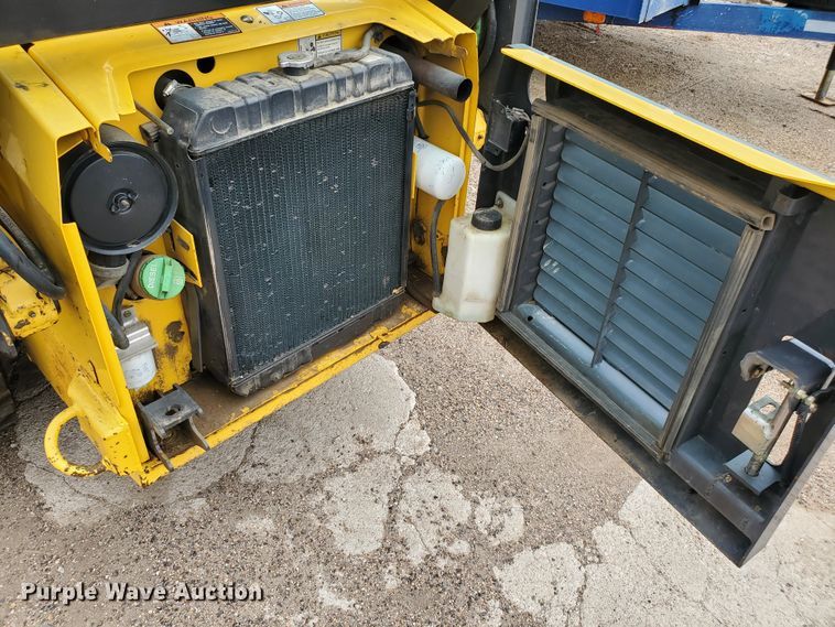 image for item HK9179 2003 New Holland LS150  skid steer loader