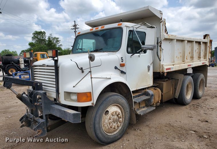 image for item HK9182 1991 International 4900  dump truck