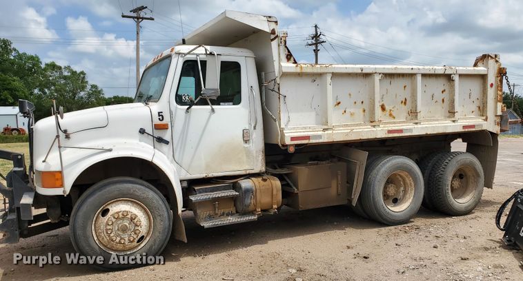 image for item HK9182 1991 International 4900  dump truck