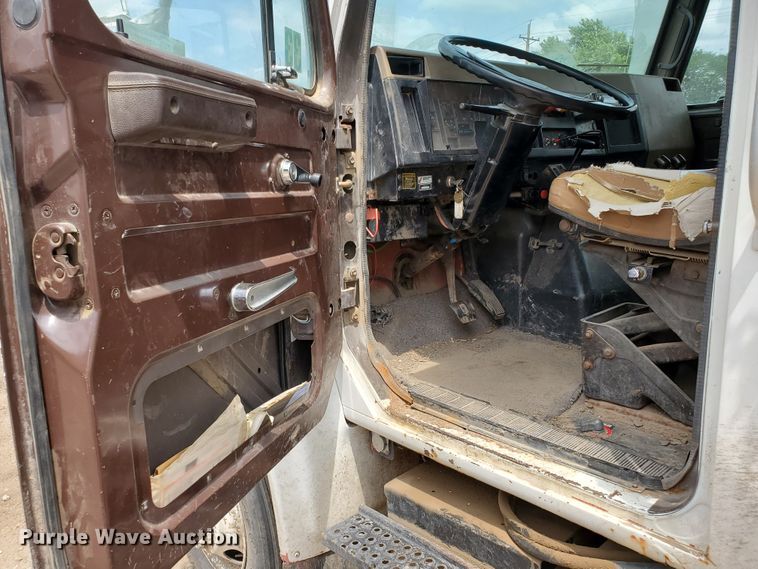 image for item HK9182 1991 International 4900  dump truck