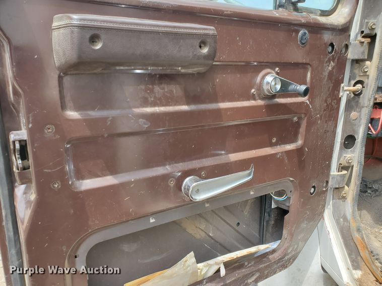 image for item HK9182 1991 International 4900  dump truck