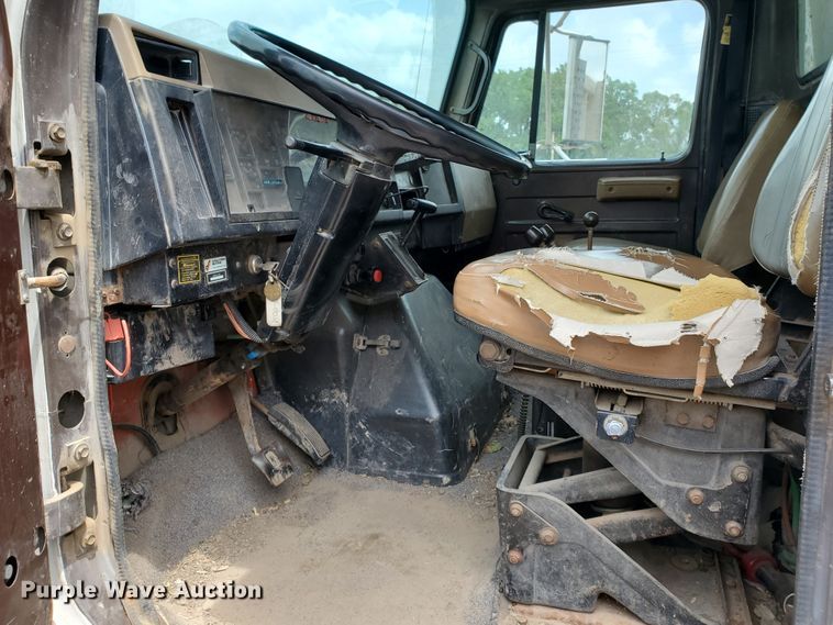 image for item HK9182 1991 International 4900  dump truck