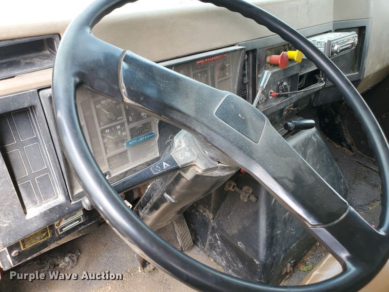 image for item HK9182 1991 International 4900  dump truck