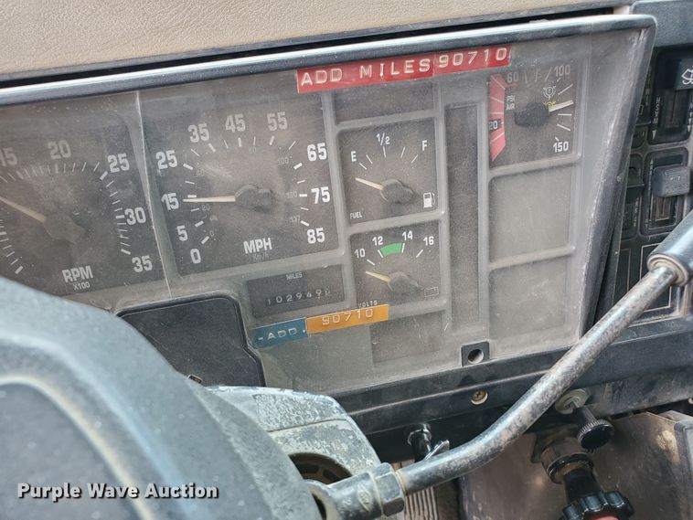 image for item HK9182 1991 International 4900  dump truck