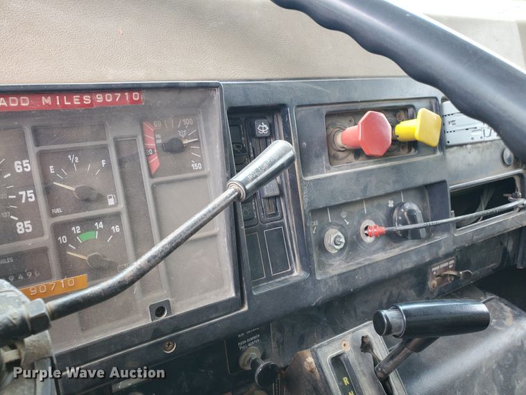 image for item HK9182 1991 International 4900  dump truck