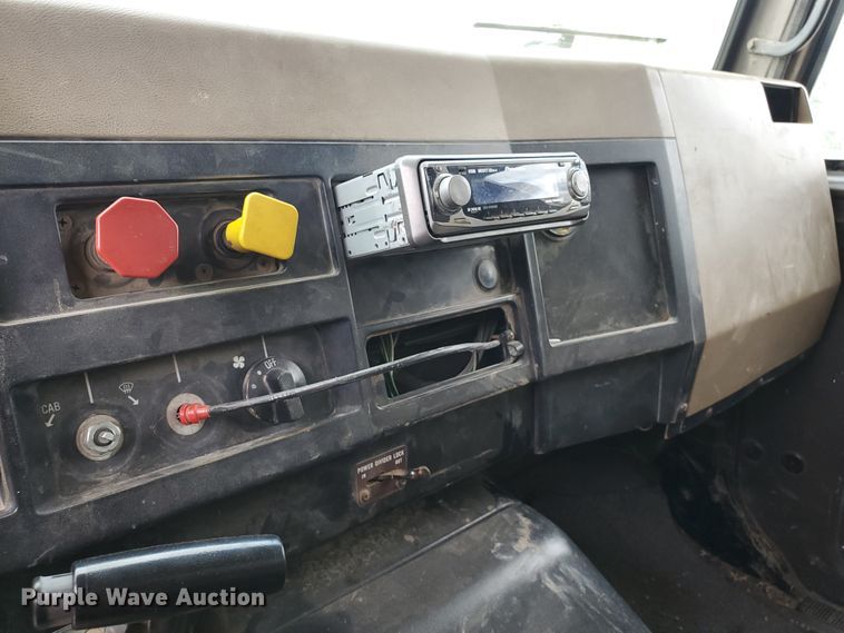 image for item HK9182 1991 International 4900  dump truck