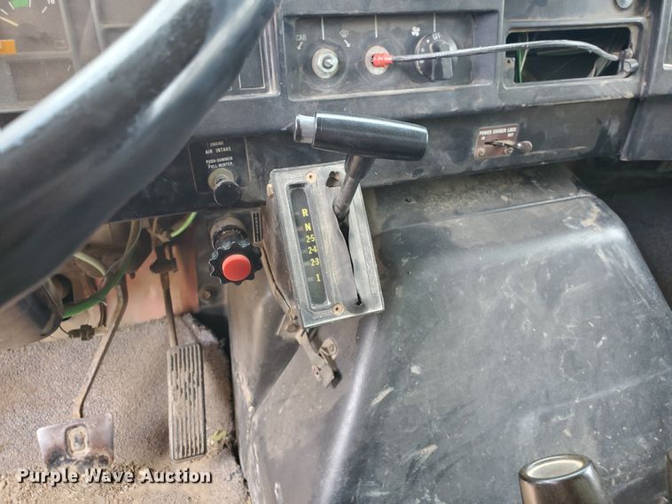 image for item HK9182 1991 International 4900  dump truck