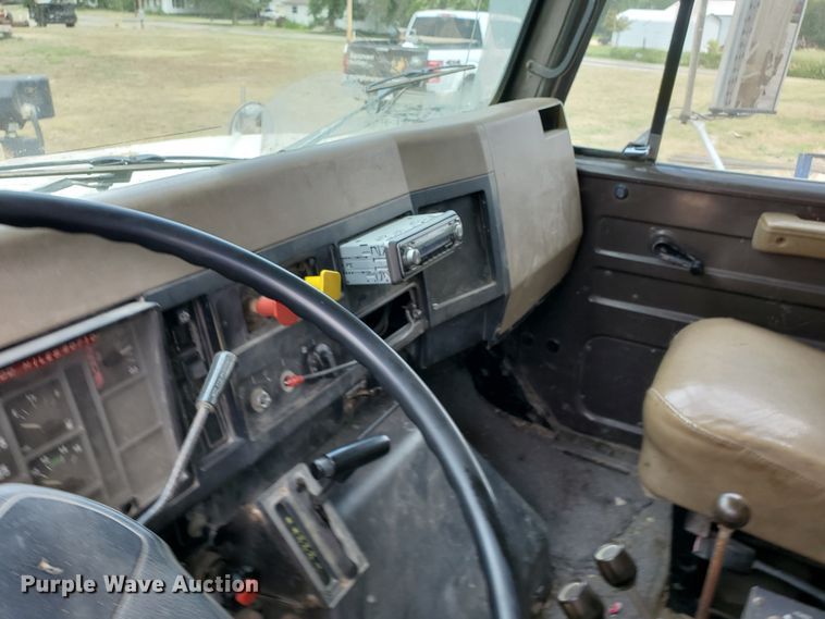 image for item HK9182 1991 International 4900  dump truck