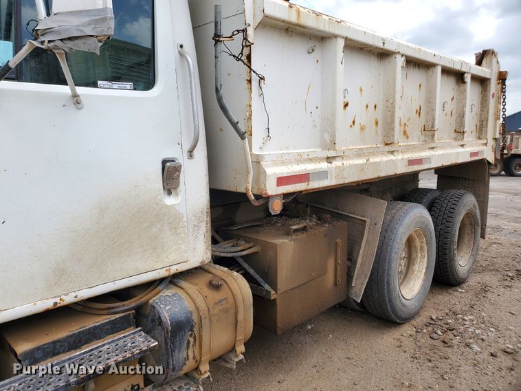 image for item HK9182 1991 International 4900  dump truck