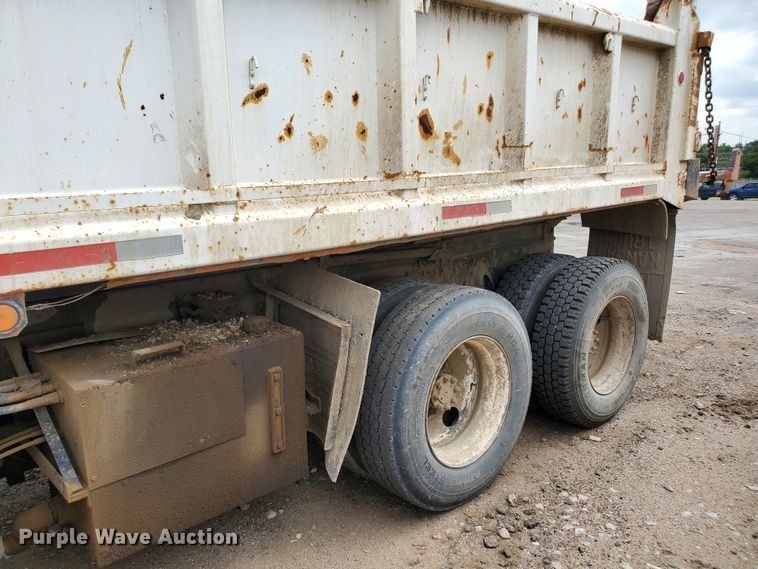 image for item HK9182 1991 International 4900  dump truck