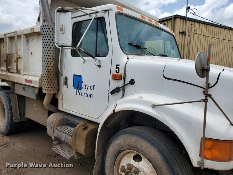 image for item HK9182 1991 International 4900  dump truck