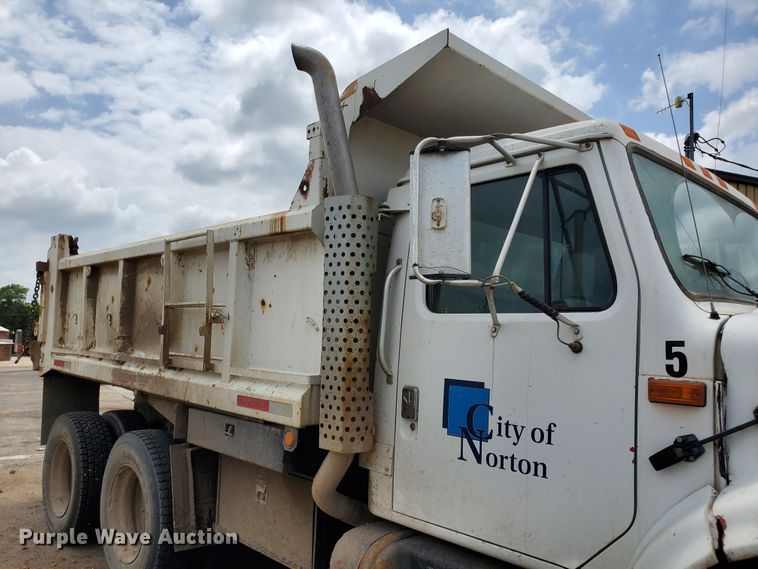 image for item HK9182 1991 International 4900  dump truck