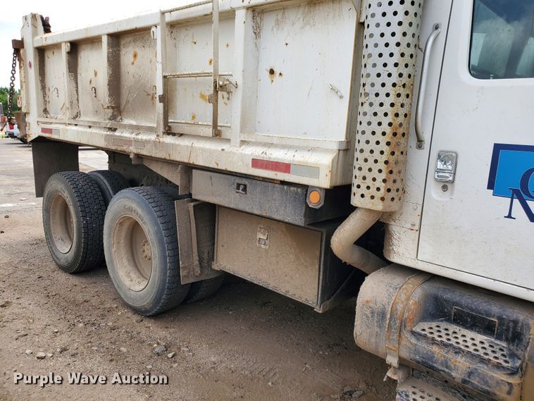 image for item HK9182 1991 International 4900  dump truck