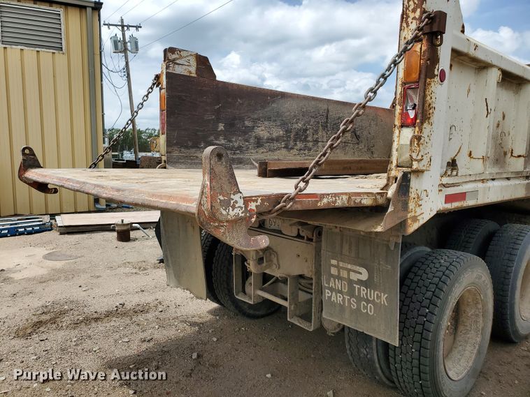 image for item HK9182 1991 International 4900  dump truck