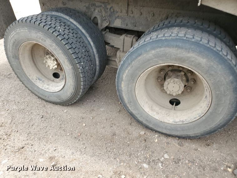 image for item HK9182 1991 International 4900  dump truck