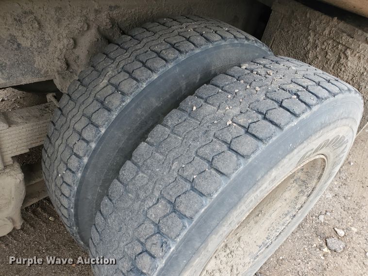 image for item HK9182 1991 International 4900  dump truck