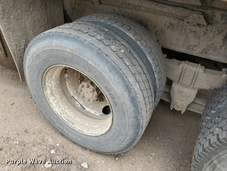 image for item HK9182 1991 International 4900  dump truck