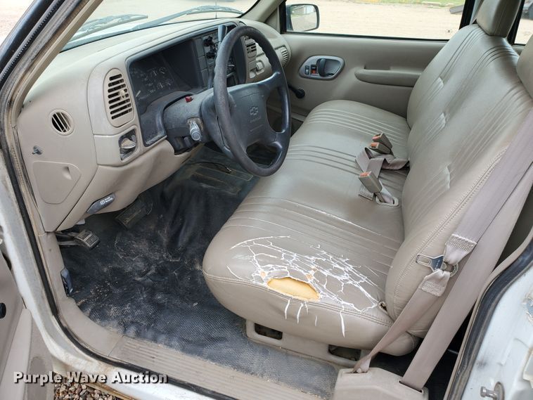 image for item HK9223 1996 Chevrolet Suburban C1500  SUV